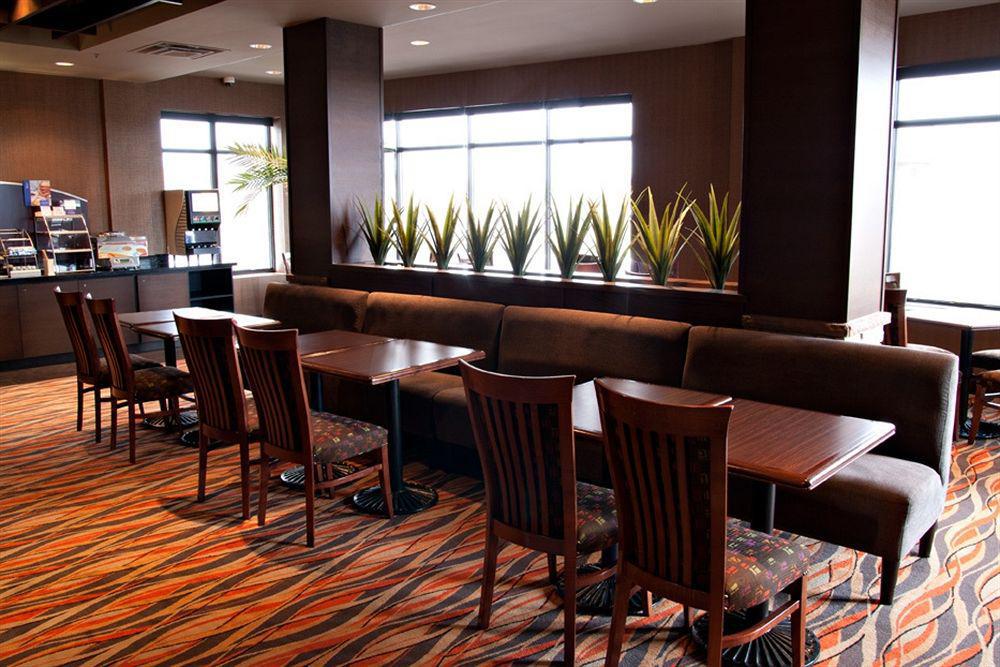 Holiday Inn Express Pembroke By Ihg Exteriör bild