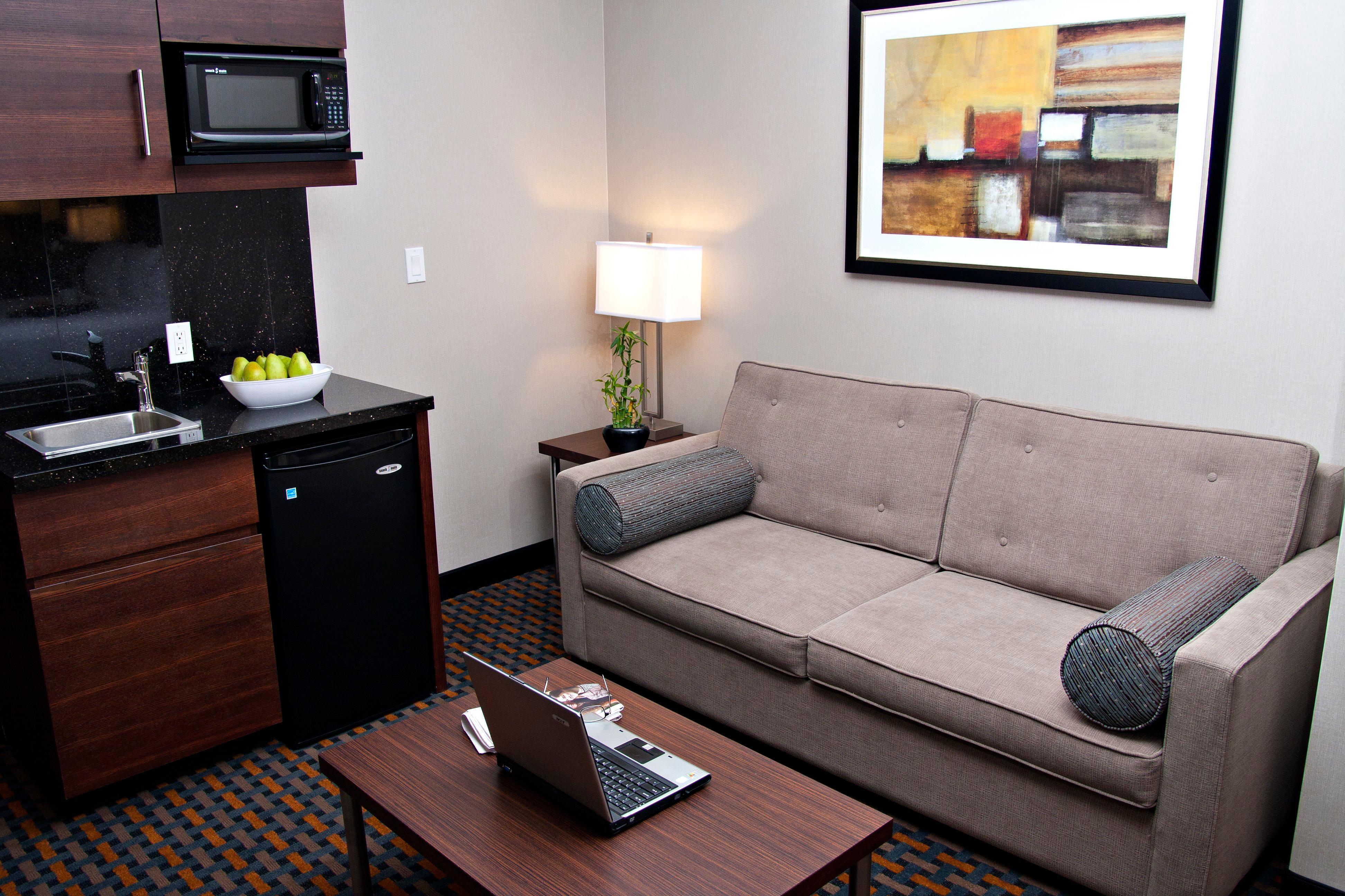 Holiday Inn Express Pembroke By Ihg Exteriör bild