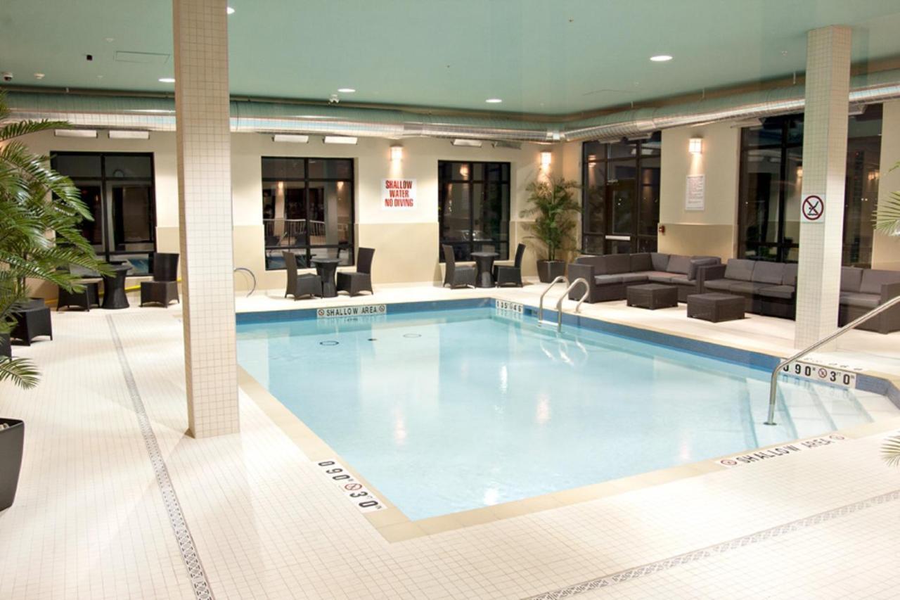 Holiday Inn Express Pembroke By Ihg Exteriör bild