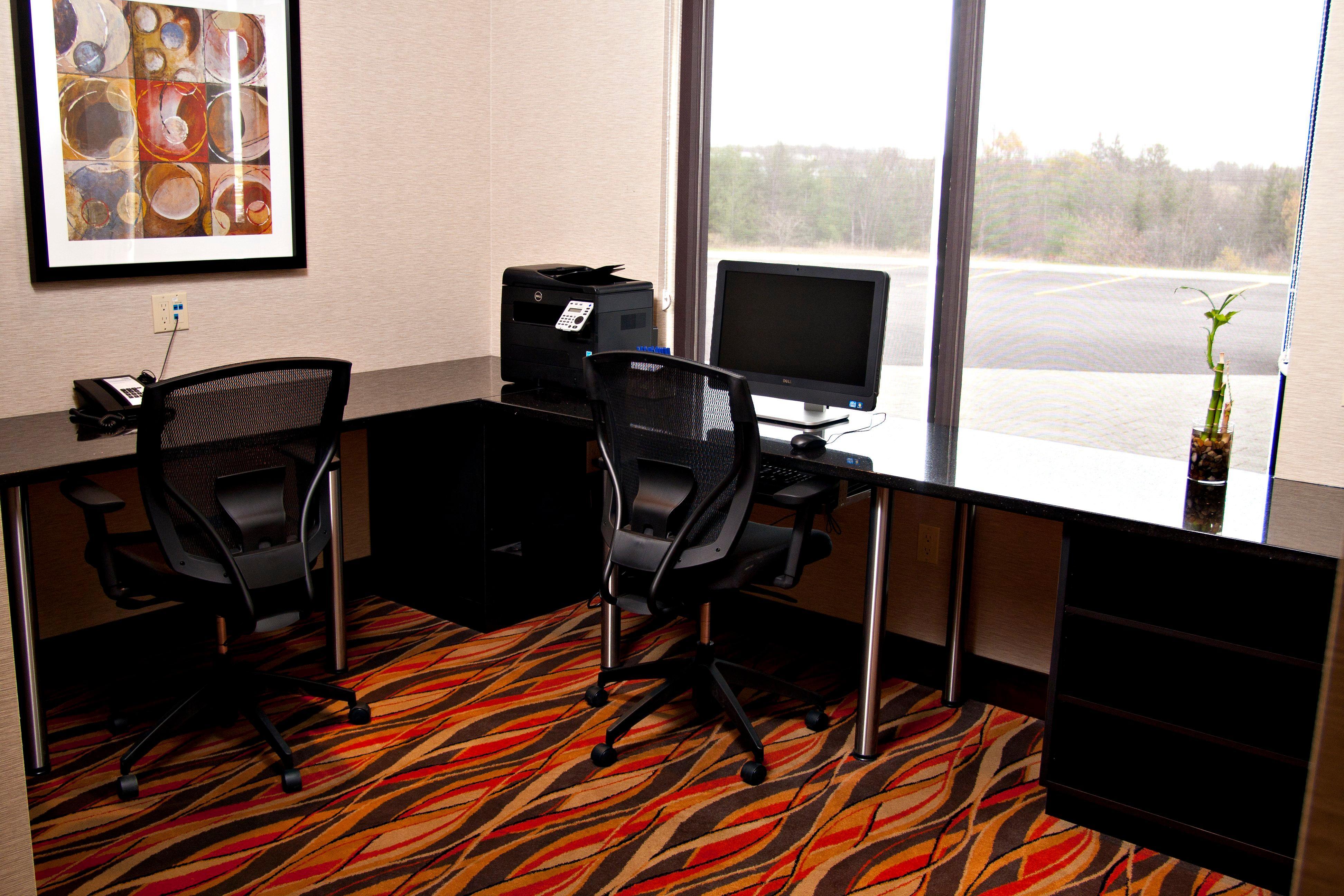 Holiday Inn Express Pembroke By Ihg Exteriör bild