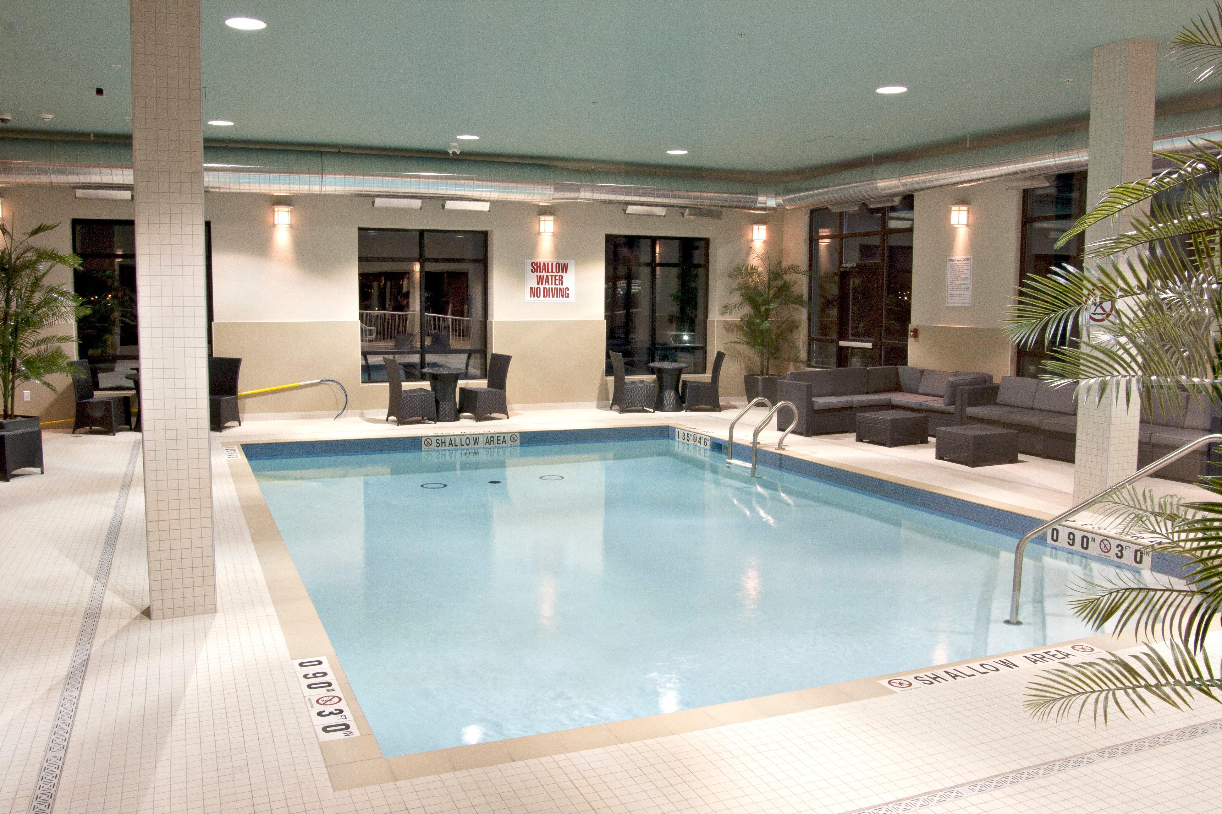 Holiday Inn Express Pembroke By Ihg Exteriör bild