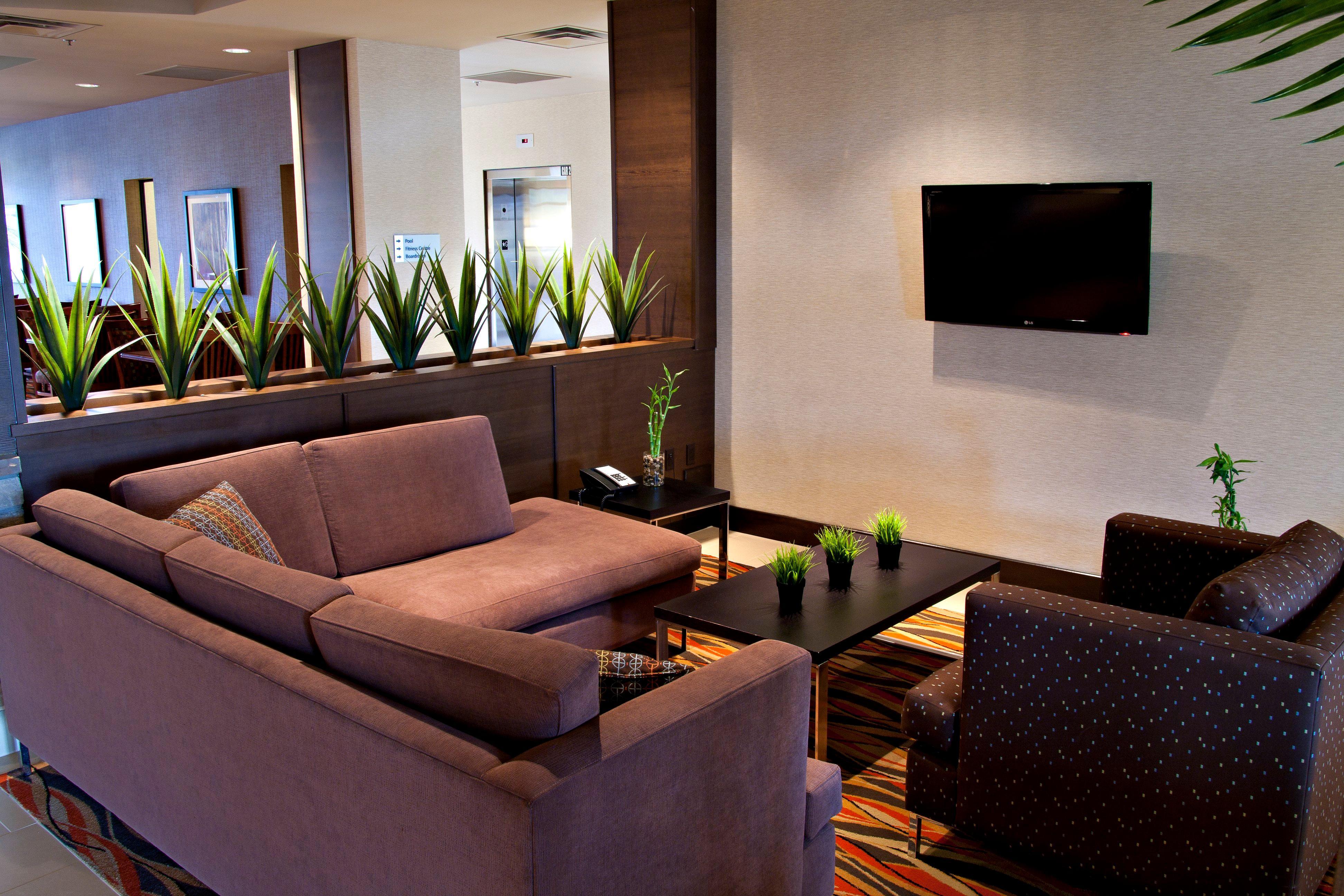 Holiday Inn Express Pembroke By Ihg Exteriör bild